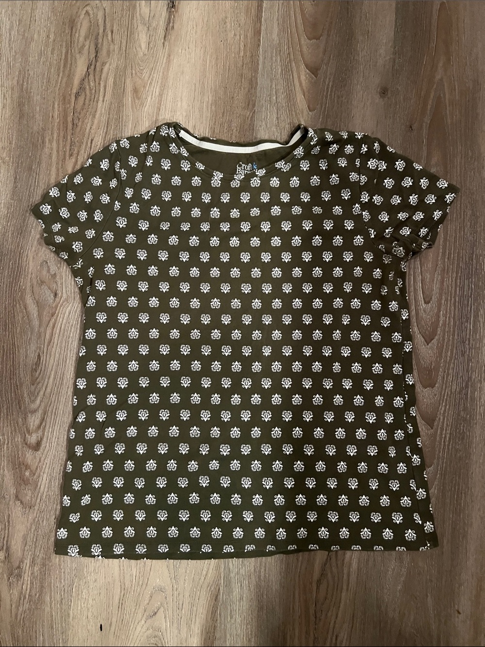 croft & barrow Olive Green Short Sleeve Tee with White Floral Print